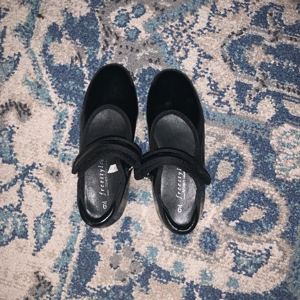 TAP SHOES